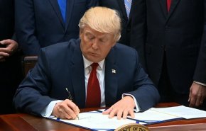 ترامپ امروز قانون منع مهاجرت به آمریکا را امضا می‌کند