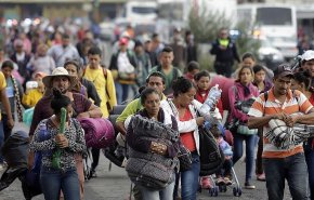رویترز: مهاجران پشت مرز‌های بسته آمریکا مانده‌اند + فیلم