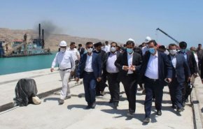 وزير الصناعة الايراني يتفقد ميناء منطقة