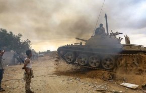 نیروهای دولتی لیبی پایگاه راهبردی نیروهای حفتر درغرب لیبی را بمباران کرد