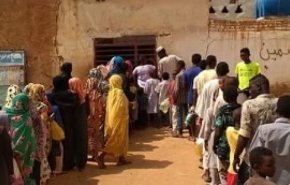 السودان.. وعود بإنهاء أزمة طوابير الخبز والوقود خلال أسبوع