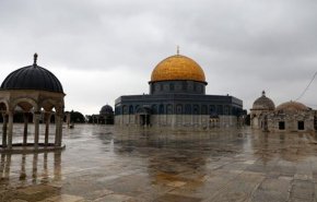 القدس.. صلاة الجمعة عند ابواب الاقصى في اول يوم برمضان