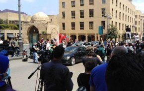 تجمع لبنانی‌ها مقابل پارلمان و کاخ دادگستری با وجود کرونا