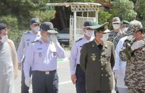 القائد العام للجيش الايراني يتفقد جامعة الدفاع الجوي