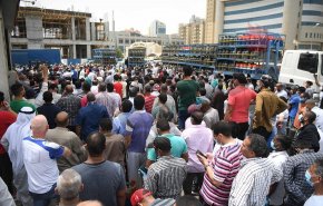 شاهد.. إزدحام الأسواق في الكويت يثير غضب وانتقاد النشطاء