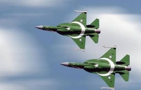 پرواز جنگنده های پاکستان نزدیک مرز با هند؛ آماده باش پایگاه های هند
