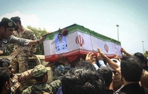 بالصور.. تشييع شهداء بحرية الجيش الإيراني في كنارك