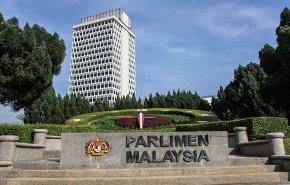 رئيس وزراء ماليزيا يؤجل تصويتًا بحجب الثقة بسبب كورونا