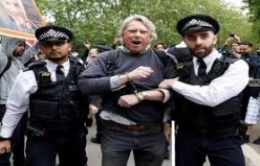 احتجاجات في لندن على إرشادات التباعد الاجتماعي والشرطة تعتقل العشرات+ فيديو