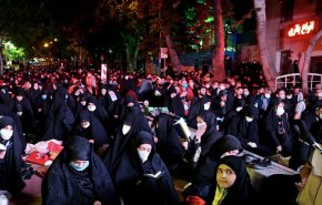 شاهد.. الايرانيون يحيون ليلة القدر الثالثة مع مراعاة الشروط الصحية