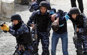 قناة عبرية: السلطة الفلسطينية اعتقلت 3 شبان اعدوا لعمليات ضد 