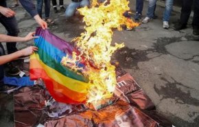 رد عراقي حازم علی رفع علم المثليين في سفارات أوروبية