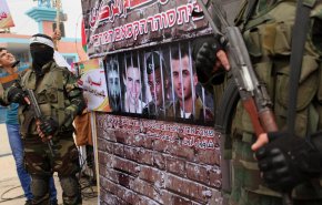 حماس تردّ على تصريحات غانتس بشأن الجنود الأسرى بغزة
