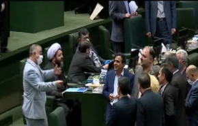 شاهد.. البرلمان الايراني العاشر في آخر لحظاته  