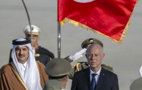 أمير قطر يجدد دعوته للرئيس التونسي لزيارة الدوحة