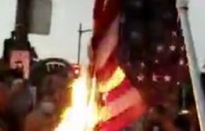 آتش زدن پرچم آمریکا در خاک آمریکا + فیلم