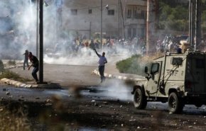 عشرات حالات الاختناق بقمع الاحتلال لمسيرة اسبوعية بالضفة

