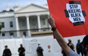 فیلم| تظاهرات بیرون کاخ سفید با دخالت پلیس به خشونت کشیده شد