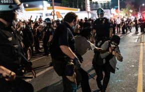 اعتقال 1400 شخص في احتجاجات أمريكا وإعلان حالة الطوارئ 