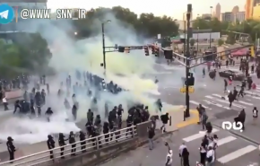 افراط پلیس آمریکا در استفاده از گازهای اشک آور که بلای جانشان شد +ویدیو