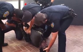 نمونه ای دیگر از خشونت و افراط گری پلیس آمریکا+ ویدیو