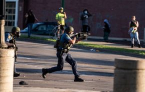 فیلم | شلیک‌های بی رحمانه پلیس آمریکا به سمت معترضین
