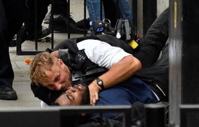 سانسور درگیری شدید پلیس و معترضان ضدنژادپرستی مقابل دفتر جانسون
