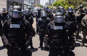 الشرطة الامريكية تصب الزيت على نار التظاهرات.. ماذا فعلت هذه المرة؟
