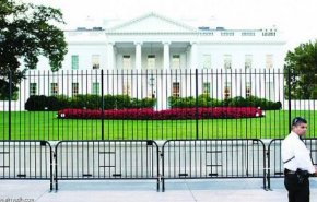 وضع سياج جديدة في محيط البيت الأبيض لمنع المتظاهرين من الاقتراب!
