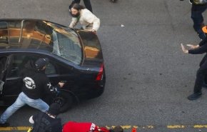 فیلم | حمله خودرو به معترضان آمریکایی در «سیاتل»؛ یک نفر زخمی شد
