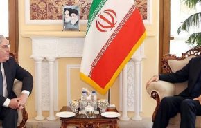 السفير الفرنسي يعلن استعداد بلاده لتوسيع العلاقات مع إيران