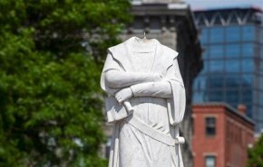 معترضان به تبعیض نژادی سر مجسمه «کاشف آمریکا» را در بوستون قطع کردند
