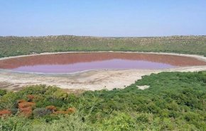 لغز تغير ماء بحيرة هندية للون الوردي يحير الخبراء