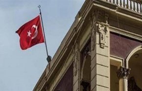 حاول رمي القمامة داخل السفارة التركيّة في لبنان و اعتقل