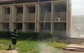 الدفاع المدني يسجل اصابات في صفوفه بحريق بجامعة بغداد 
