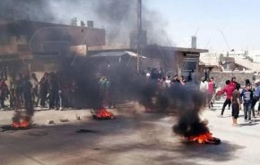 اهالي قرية الشيخ عثمان يتظاهرون ضد 
