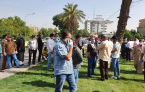 بالفيديو/ تظاهرة لذوي الشهداء امام المنطقة الخضراء ببغداد