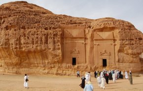 وزير سعودي يكشف موعد عودة السياحة الى المملكة