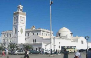 الأوقاف الجزائرية: المقارنة بين المساجد والأسواق في رفع الحجر 