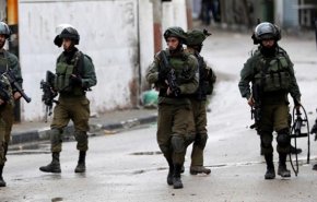 نظامیان صهیونیست ده‌ها جوان فلسطینی را در کرانه باختری بازداشت کردند