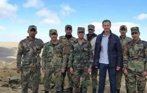 عکس یادگاری بشار اسد با نظامیان سوری