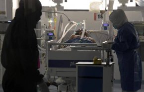 ادارة ترامب توقف تمويل علاج تداعيات كورونا الحادة!