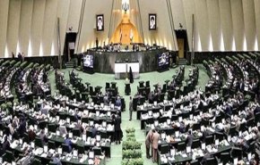 البرلمان الإيراني يستنكر قرار مجلس الحكام ضد طهران