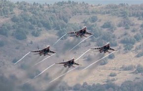پرواز جنگنده‌های رژیم صهیونیستی بر فراز بیروت
