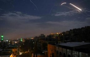 الدفاعات السورية تتصدى لأهداف معادية بمحيط حميميم