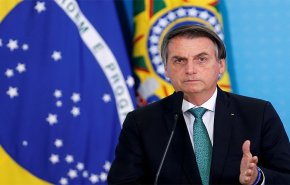 القضاء يرغم الرئيس البرازيلي على استخدام الكمامة