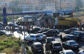 استمرار قطع الطرقات في بعض المناطق اللبنانية