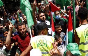 تشکیل زنجیره انسانی در غزه به نشانه مخالفت با طرح اشغال کرانه باختری