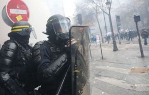 خشونت شدید پلیس فرانسه علیه معترضان + فیلم