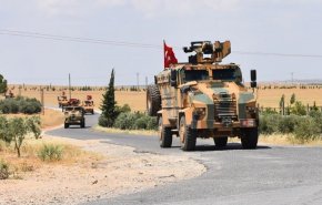 رتل عسكري تركي يتوجه الى عمق إدلب السورية	